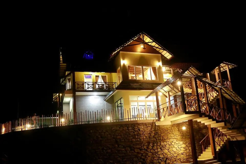 RaaRees Mist Resort