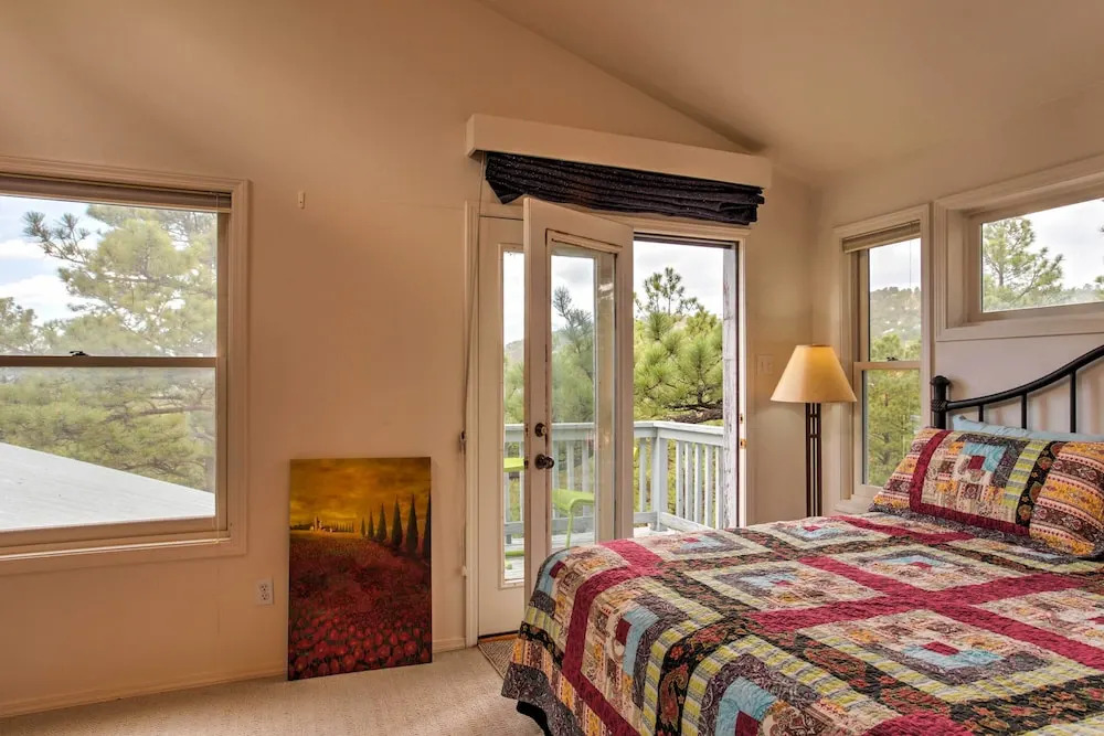 Spacious Hideaway in Ruidoso w/ Multi-level Deck!