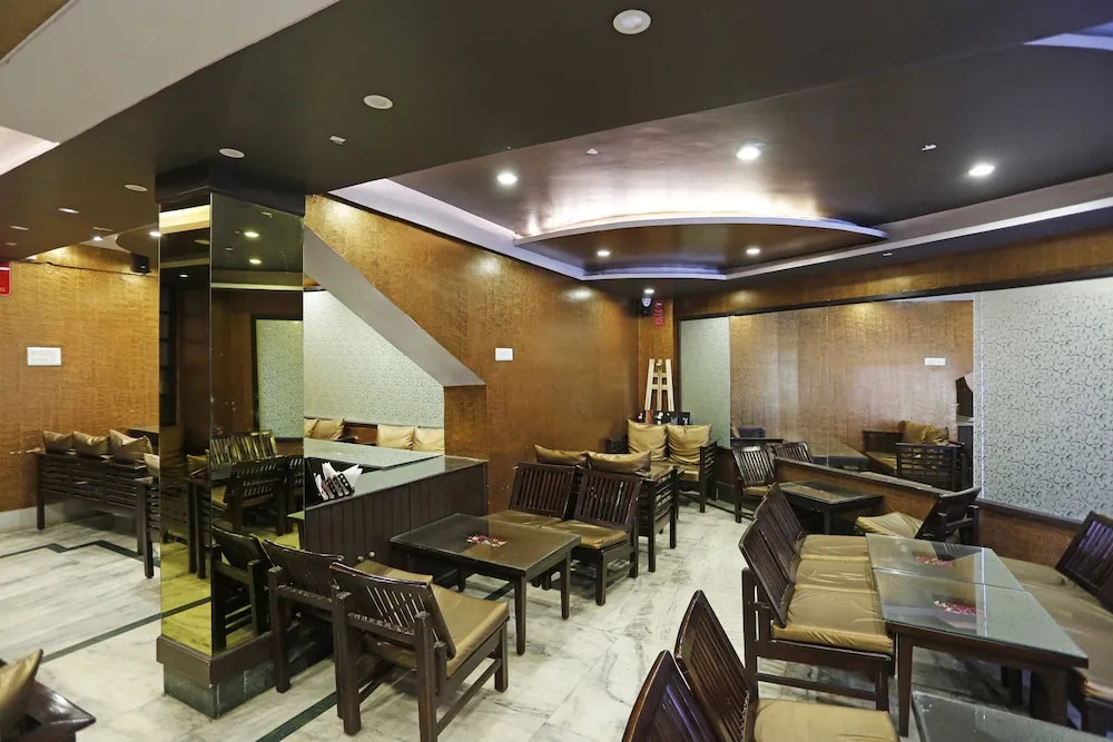 OYO Rooms 055 Mall Rd Tourism Lift