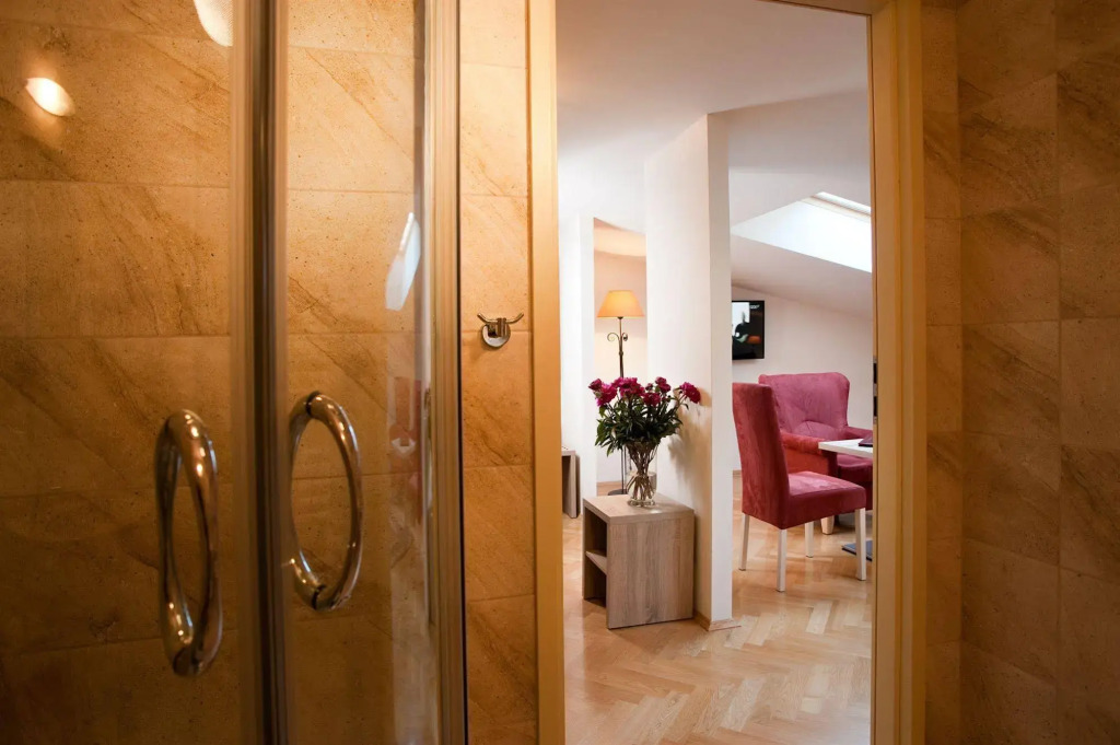 Hotel Santi