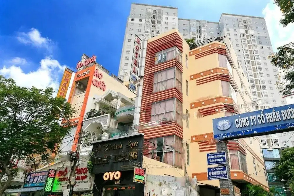 Nhật Hoàng Hotel Q4 -by BAY LUXURY