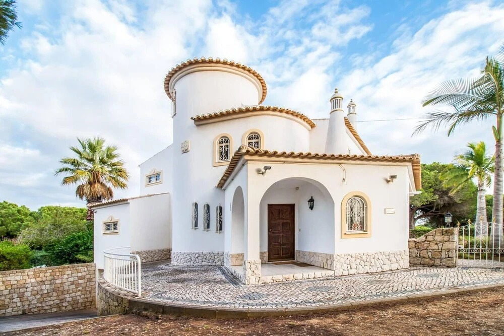 Stunning 3-bed Villa in Albufeira