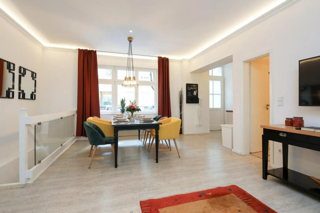 5 Personen Altbau nahe Kurfürstendamm