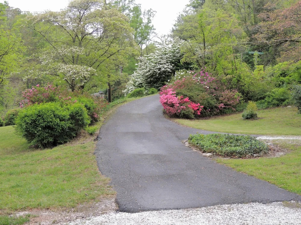 Hendersonville (NC) - 2 Br Cottage