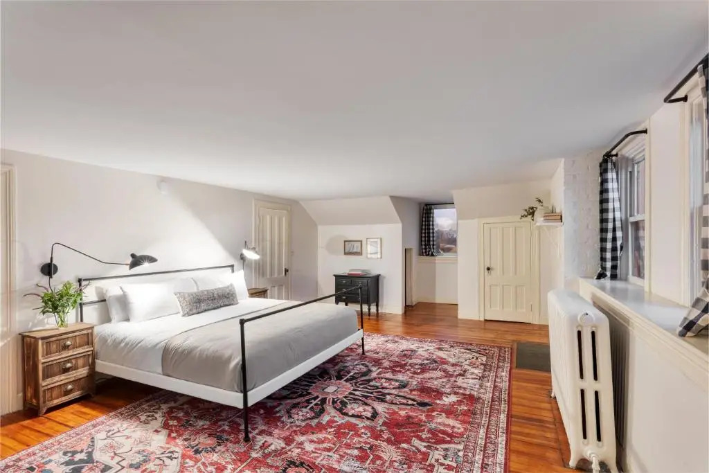 Hudson Estate Historic Upstate Home + Private Apartment