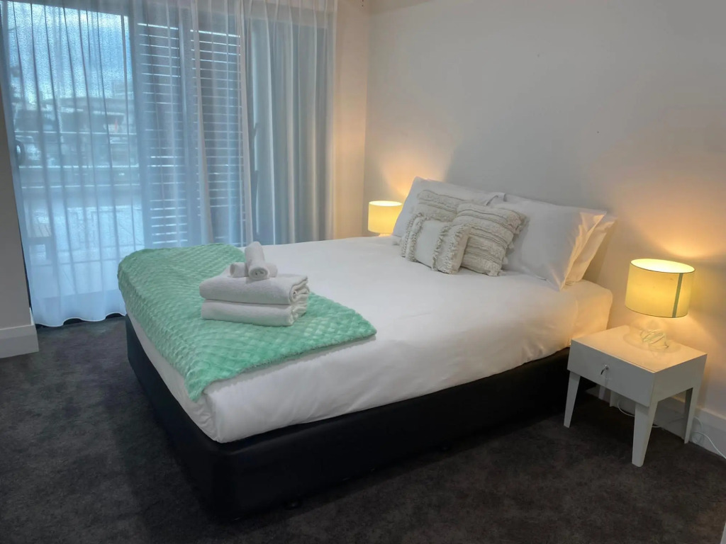 Spacious 2br Ocean Front View - Free Parking