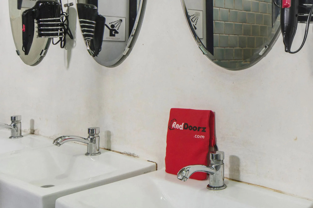 RedDoorz Hostel @ Little India