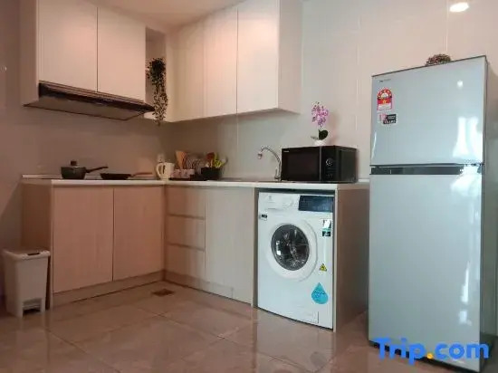 Ooak Suites | Mont Kiara | Mall | Babycot | 4 Pax