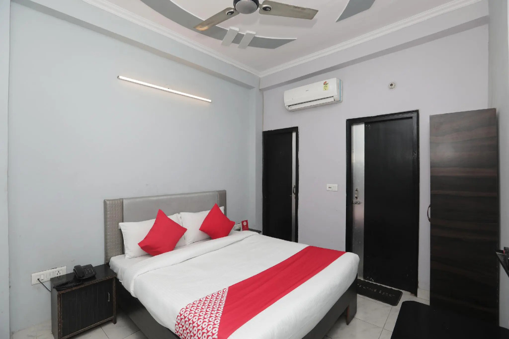 OYO 40851 Hotel Athithi