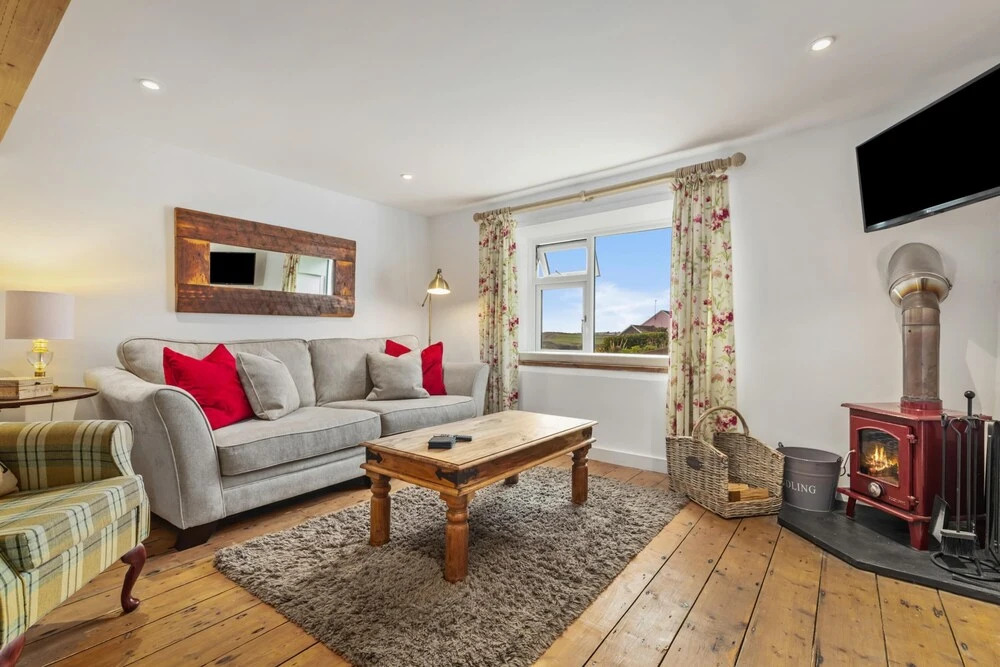 The Cwtch Apartment - Sea Views Walk to Beach