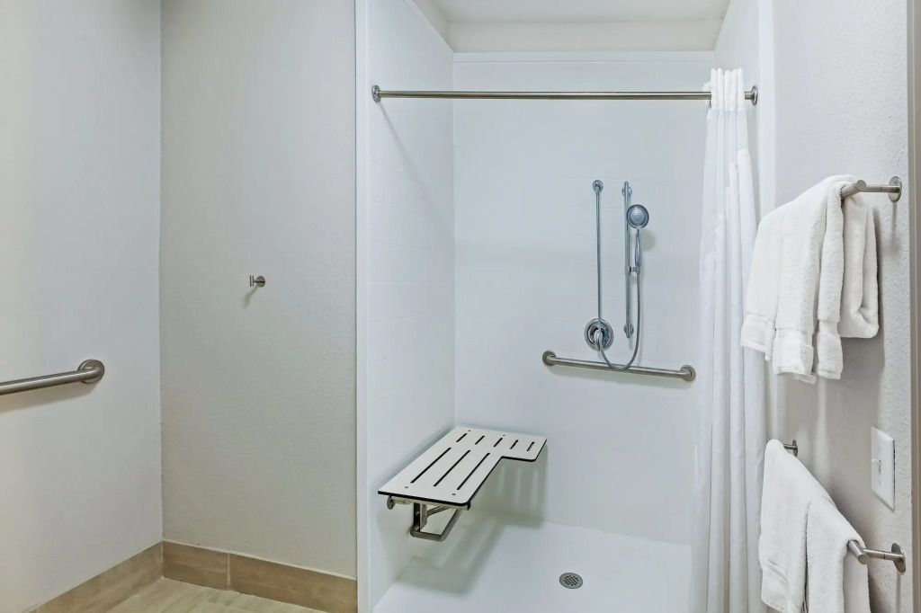 Holiday Inn Express Hotel & Suites Dallas Lewisville by IHG