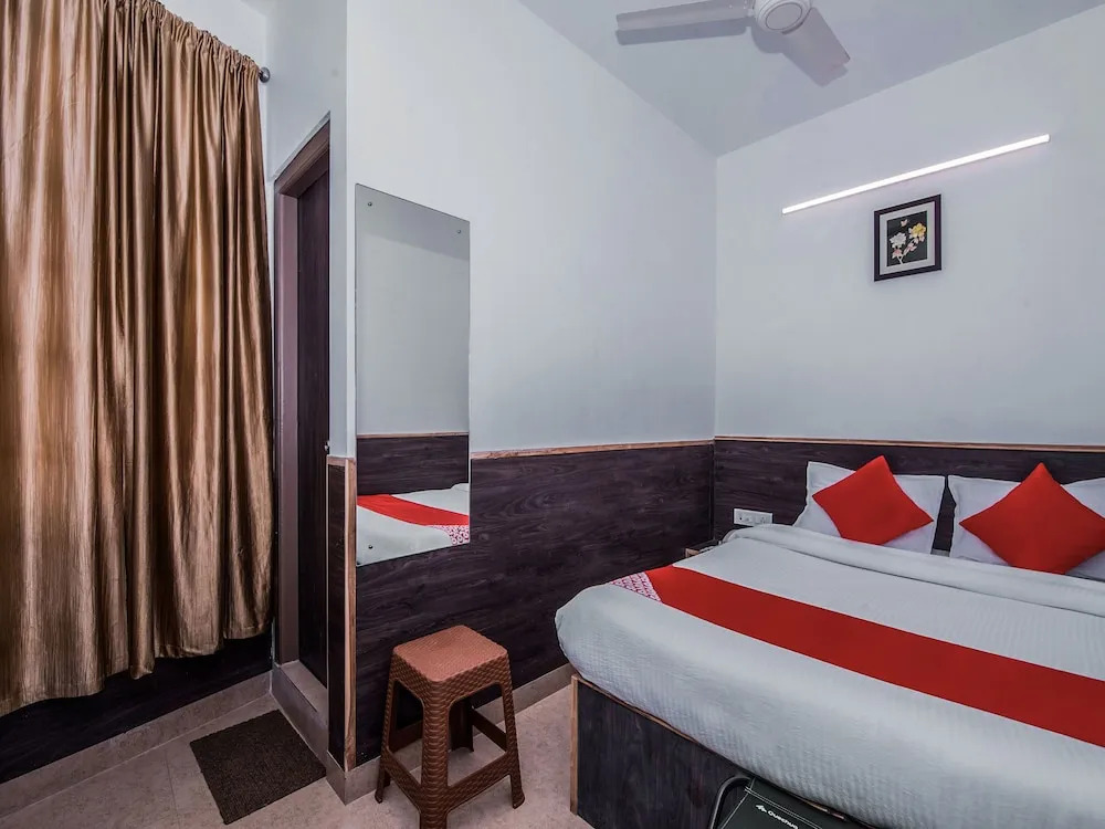 OYO 13262 Hotel Indiana