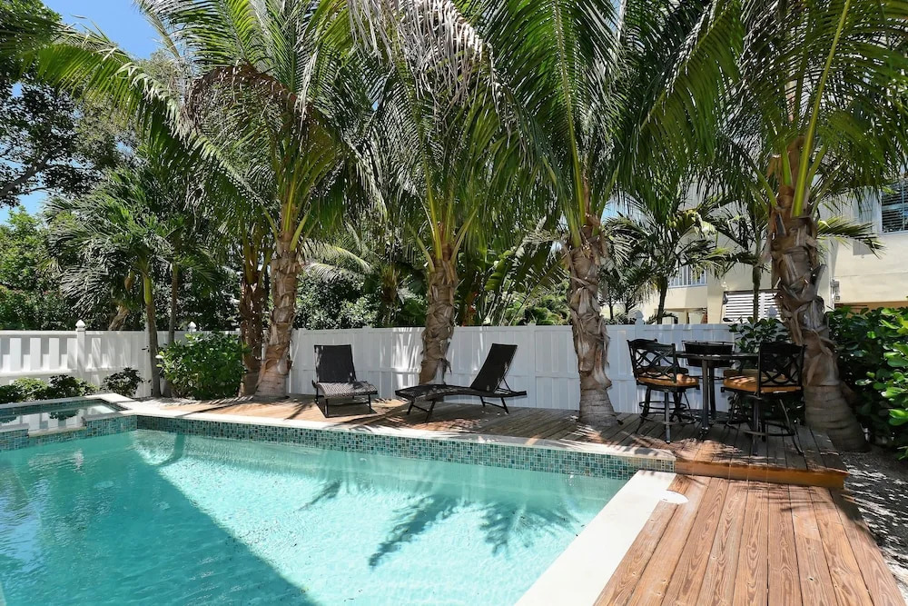 Direct Beach View Apartment 5