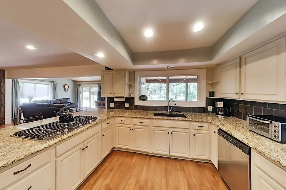Coconino S Home W/ Hot Tub - Near Snowbowl! 5 Bedroom Home