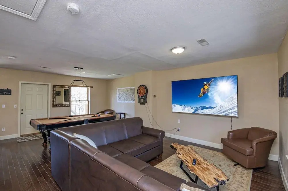 Crestview Estate By Heritage Cabin Rentals