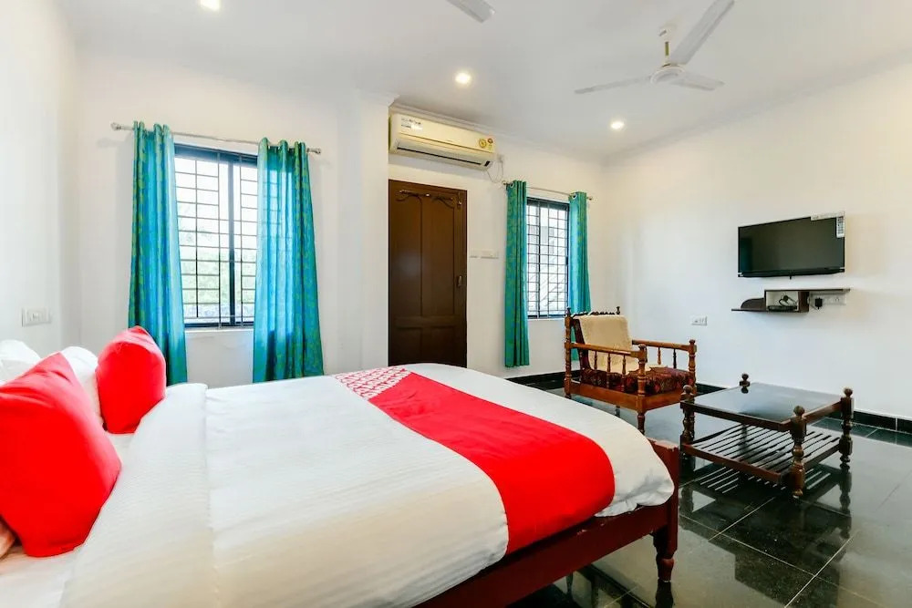 OYO 23106 Vattekad Tourist Home