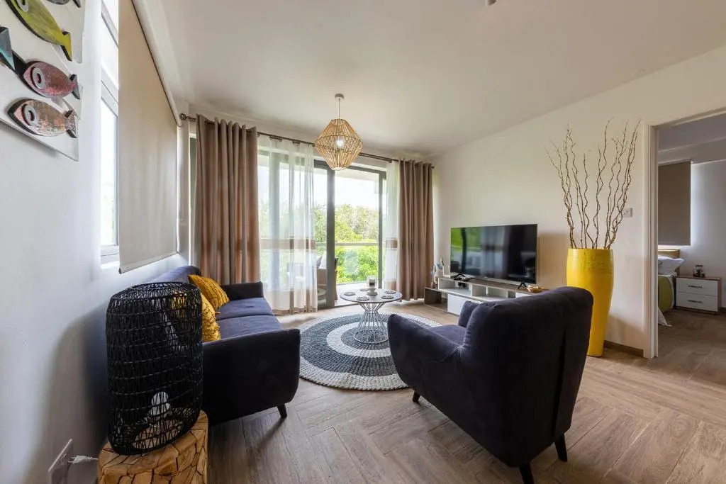 373 Wolmar Cosy and Modern Apartment- 200 metres from the Beach and Supermarkets and just next to Domaine de wolmar with views of deers and green natural park