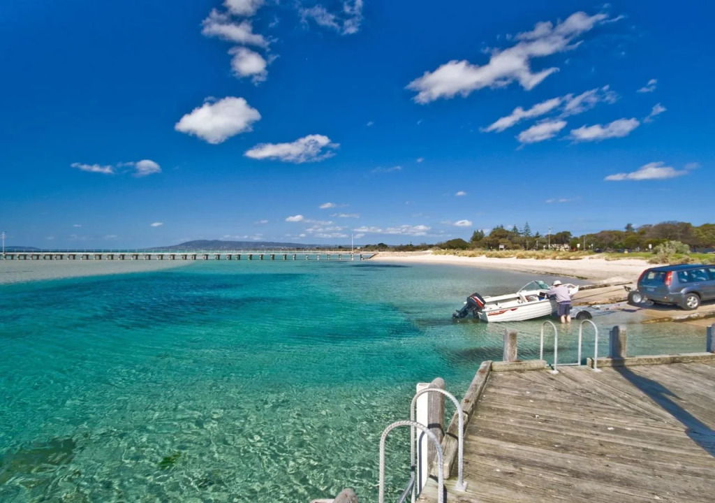 Moonlight Bay Apartments