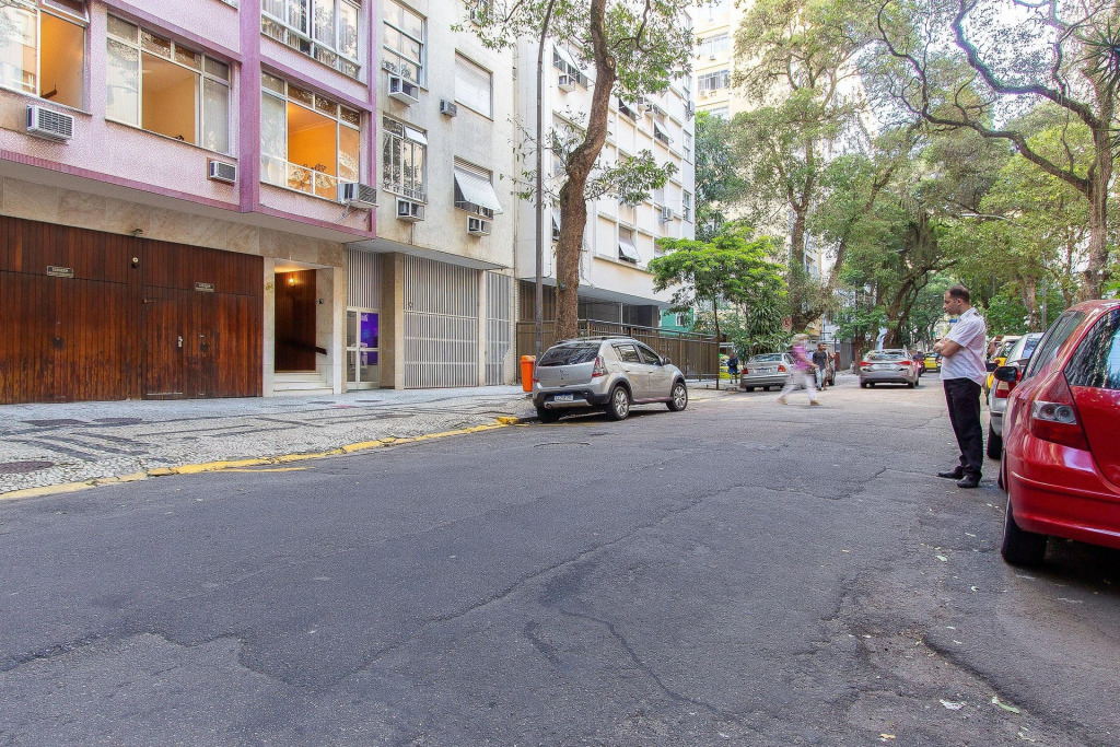Copacabana 3qts Com Garagem, Internet 500mbs, Som Bluetooth E A Poucos Metros Da