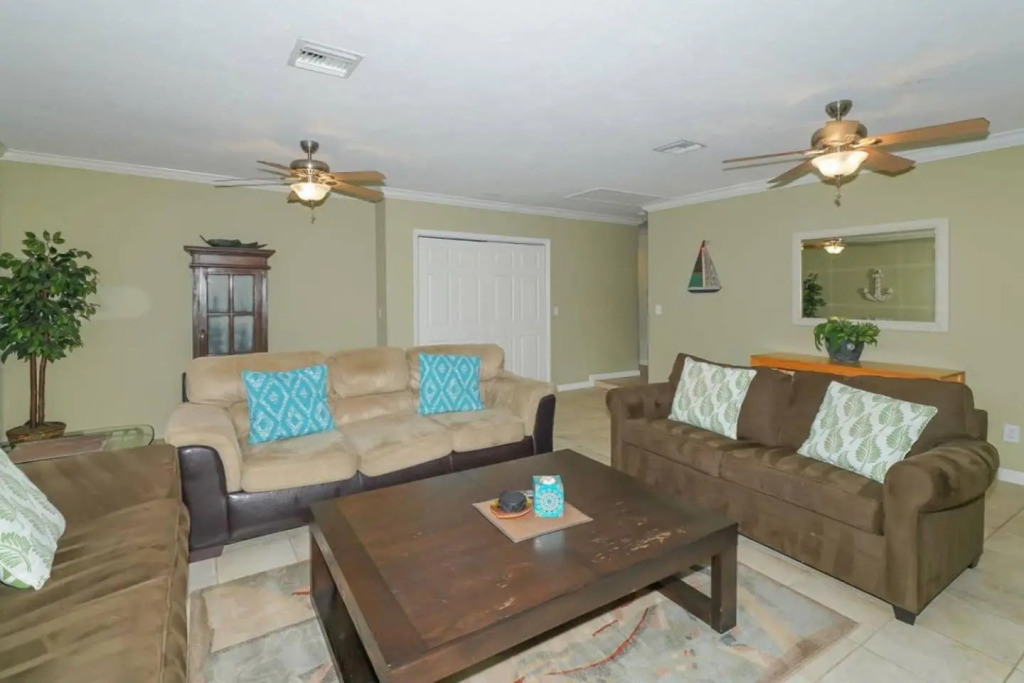 Heated Pool Home - Perfect Location - Walk to Beach, Restaurants and More