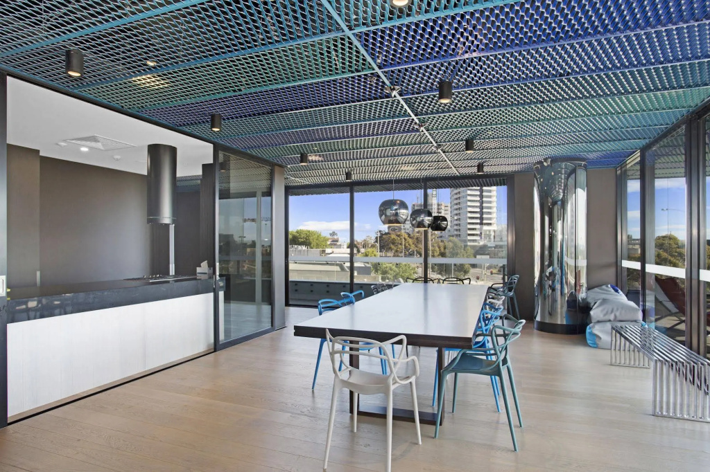 COMPLETE HOST Park View St Kilda