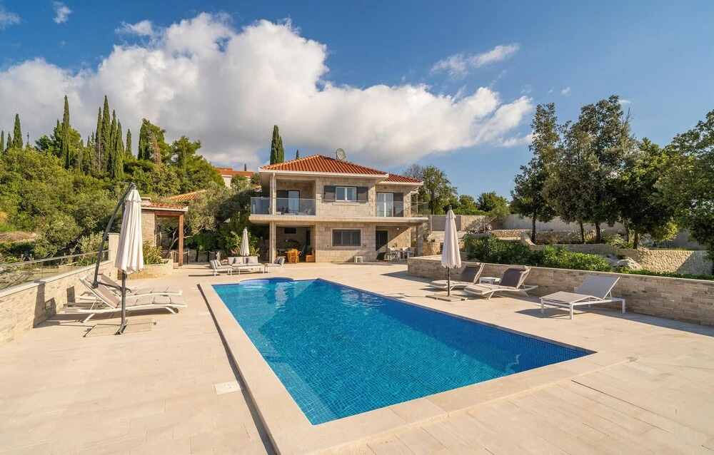 Stunning Apartment in Cilipi With 3 Bedrooms, Wifi and Outdoor Swimming Pool