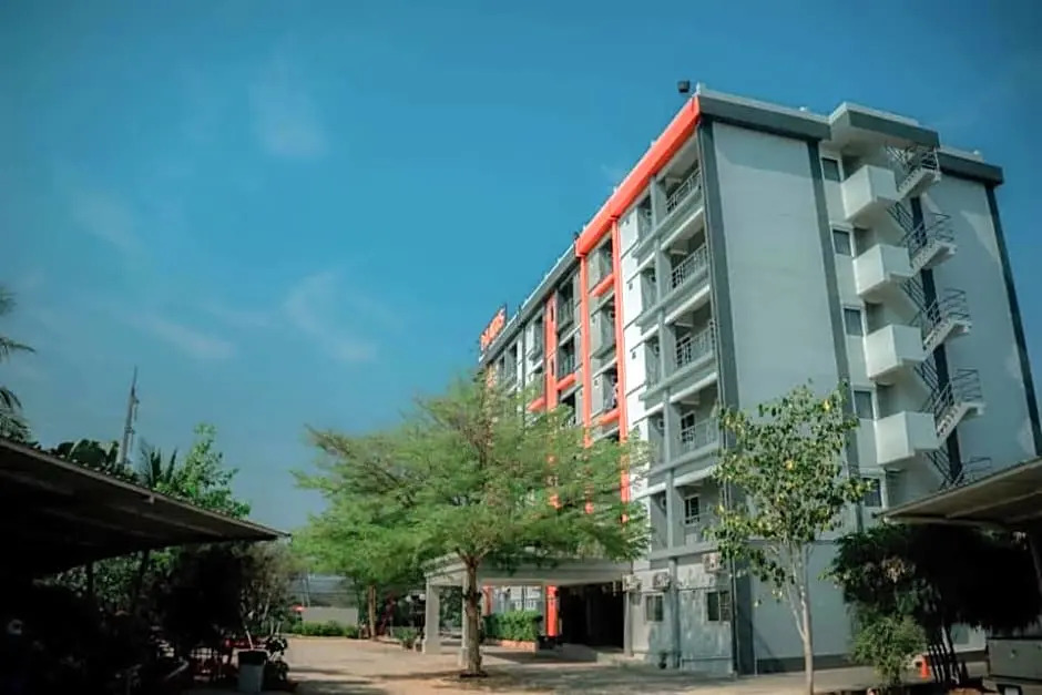 พีลาตุส อพาร์ทเม้นท์ (Pilatus Apartment)