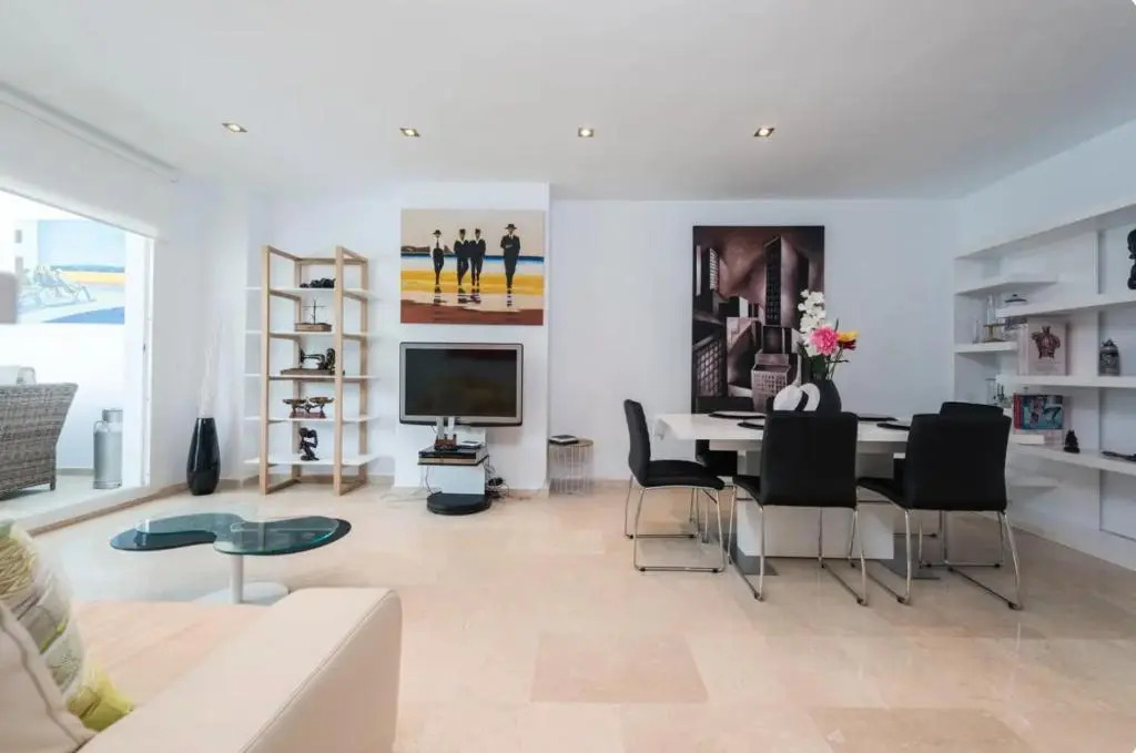 Charming 2 Bedroom Trocadero Arena area
