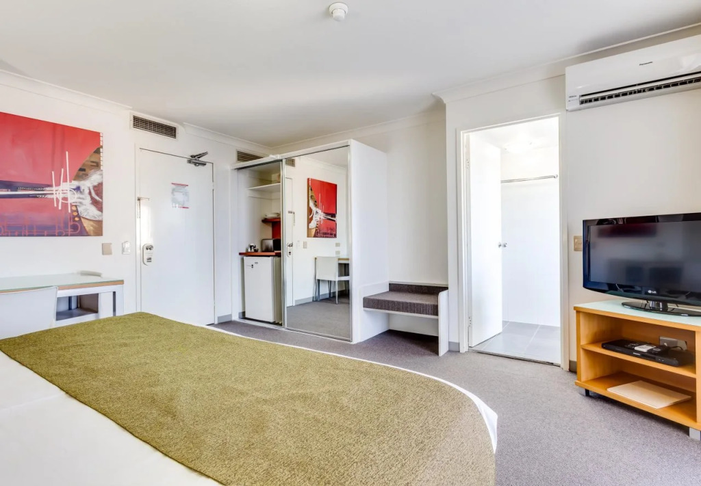 Hillcrest Apartment Hotel