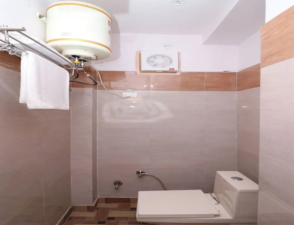 Oyo 12911 New Capital Inn