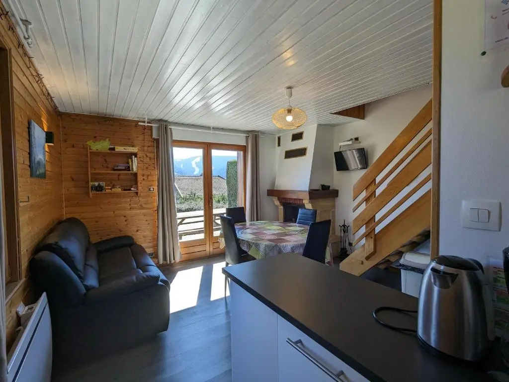 Chalet convivial à Gérardmer avec cheminée, proche du lac et des pistes, idéal famille et rando - FR-1-589-95