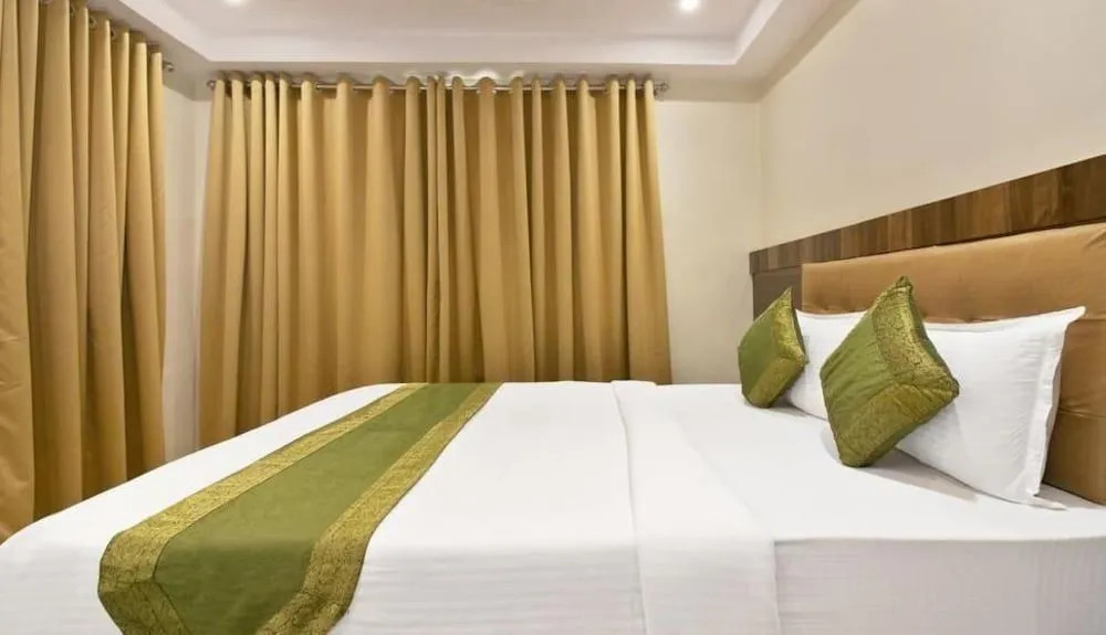 Hotel LA Pearl Inn