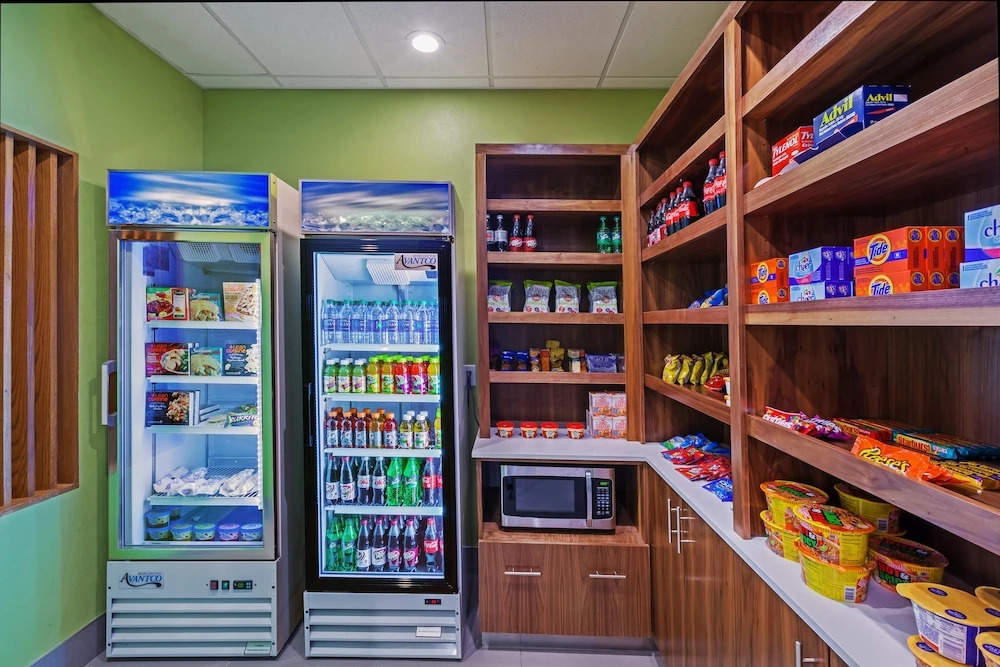 Holiday Inn Express & Suites Perryton