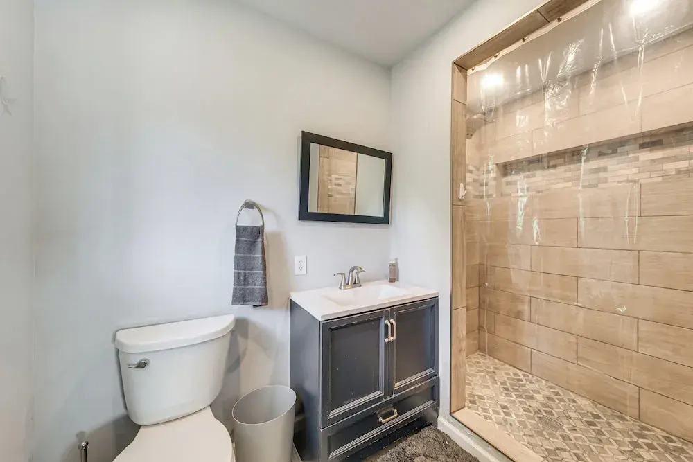 4 Mi to Downtown Rockford - Spacious Home!