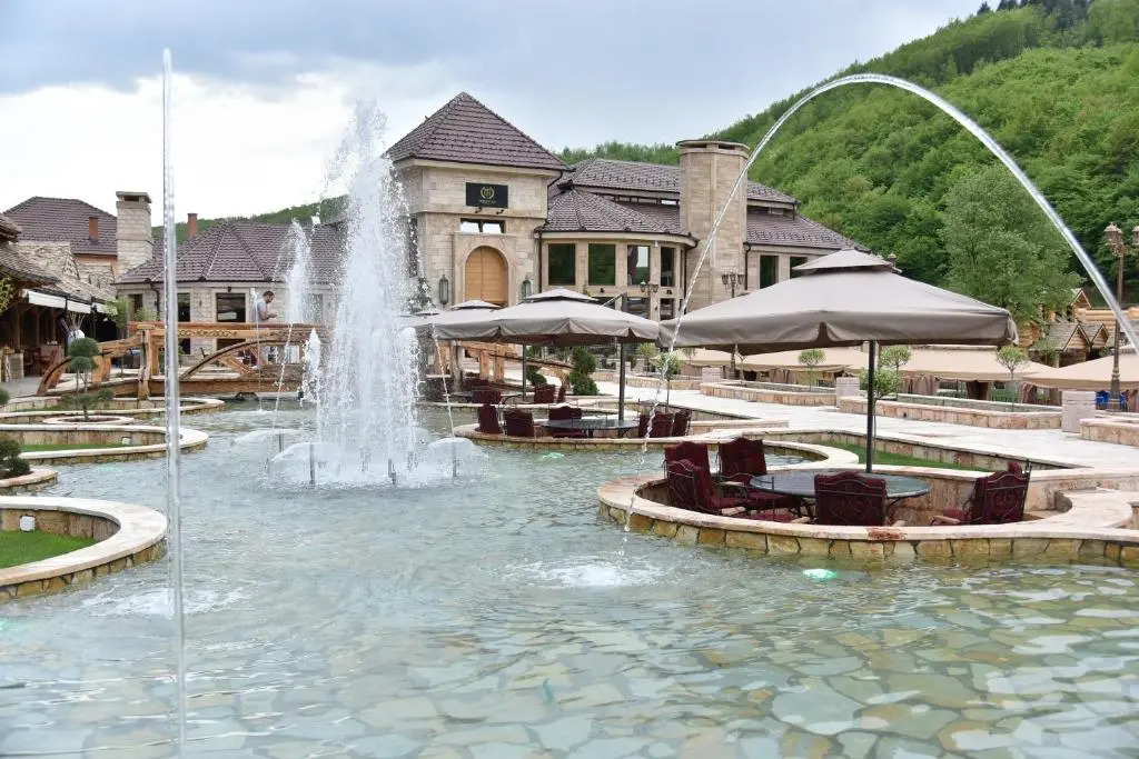 Hotel Emrovic Raj