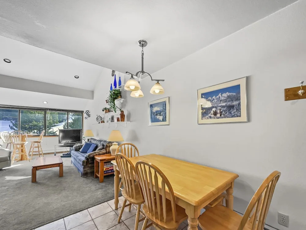 Cj404 Copper Junction 3 Bedroom Condo by RedAwning