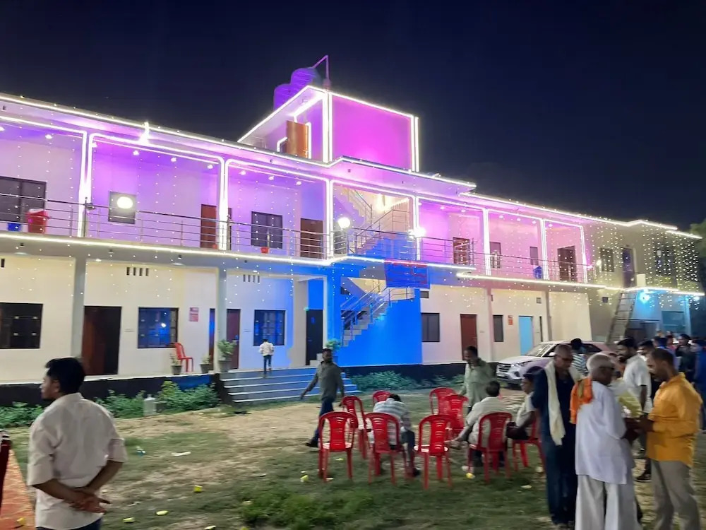 Madhur Kunj Guest House Pick and Drop