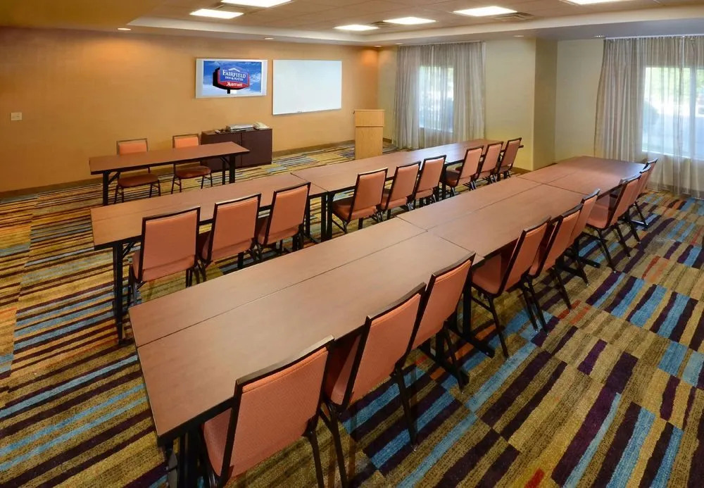 Fairfield Inn & Suites By Marriott Roanoke Holli