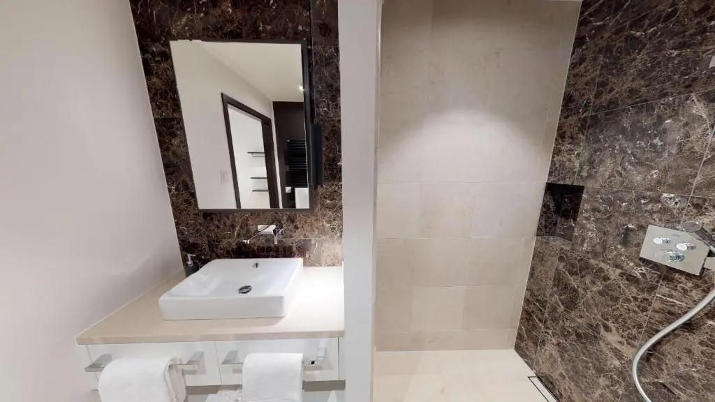 White Pearl Apartment 0.08