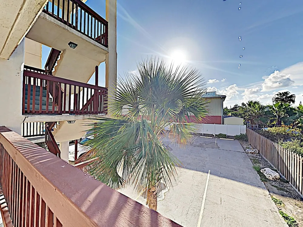 121 Sea Breeze Smooth Sailing - One Bedroom Condo