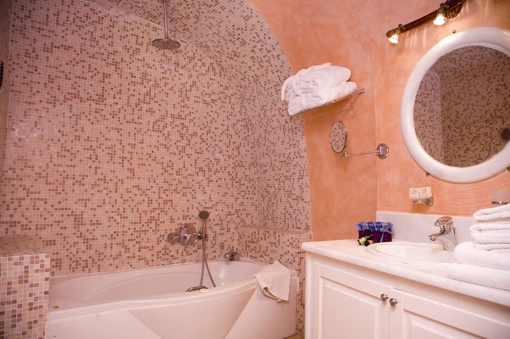 Adamis Majesty Suites