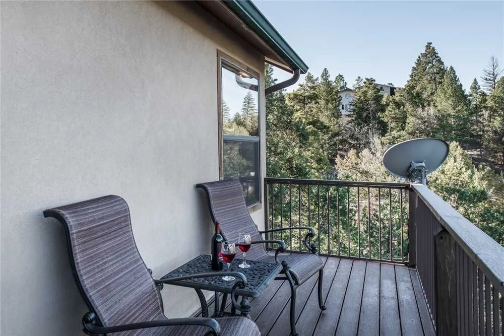 CenterView - Two Bedroom Cabin with Hot Tub