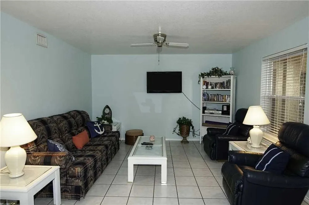 Seahorse 104 - 2 Br Condo