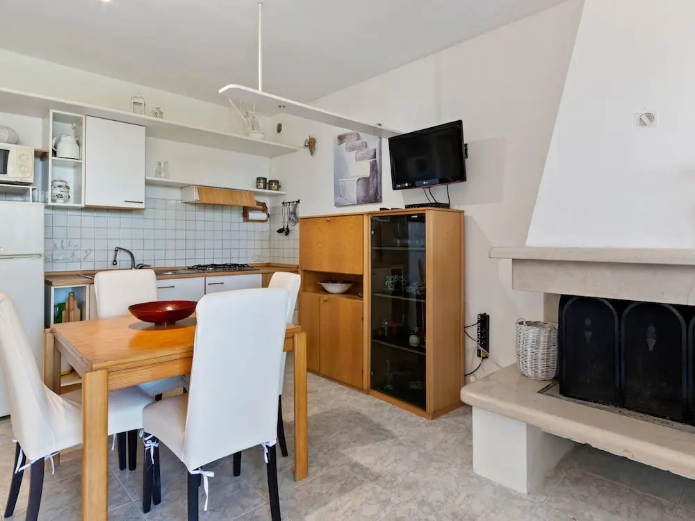 Apartment in Lazise With Lake View & Pool