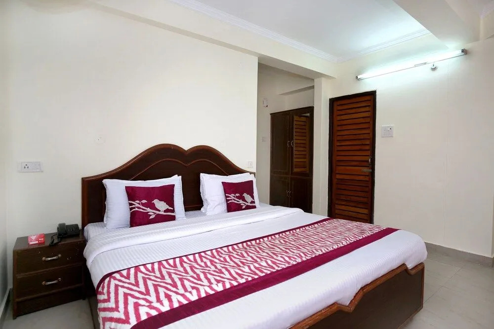 OYO 10399 Hotel Rosewood INN