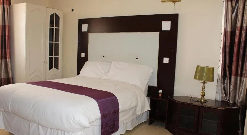 Zeroes Resort