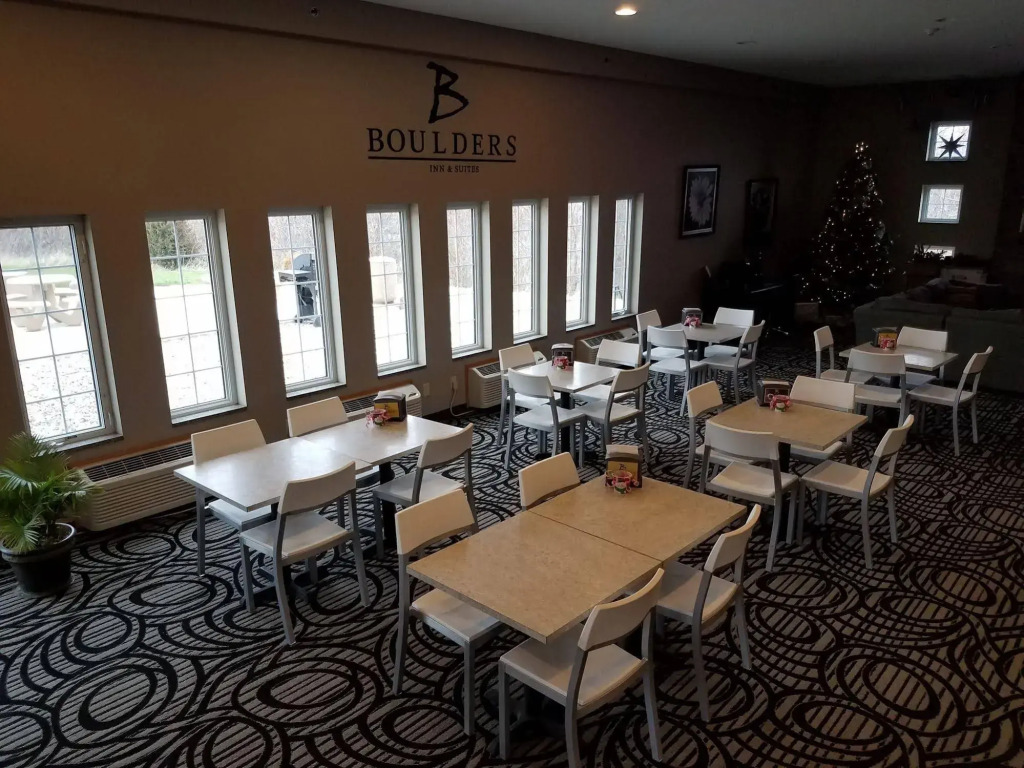 Okoboji Inn & Suites