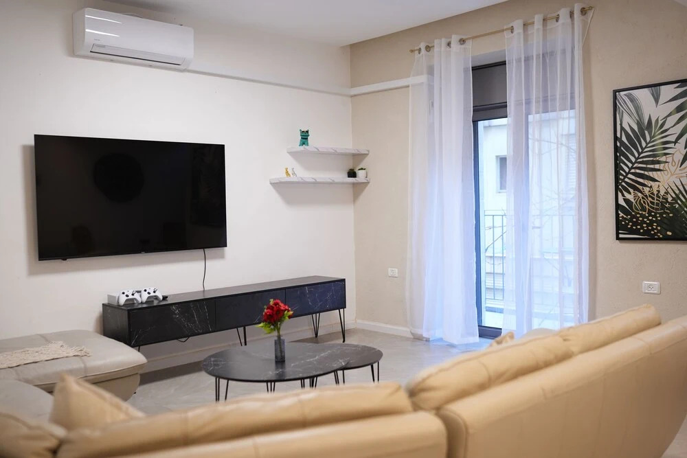JLM Suites Tower Lincoln  Prime Location