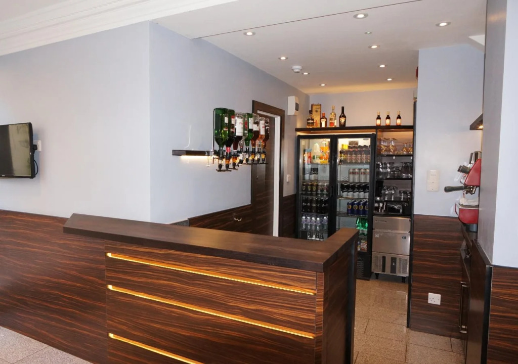 Crestfield Hotel