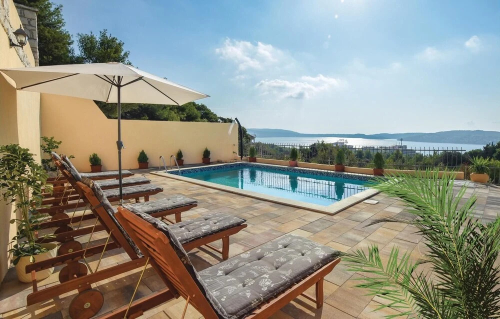 Nice Home in Seget Donji With Wifi and 12 Bedrooms